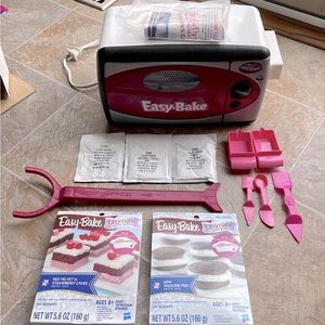 Classic Easy Bake Oven and Snack Center